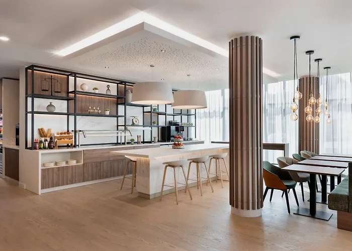 Aparthotel By Marriott East 4*