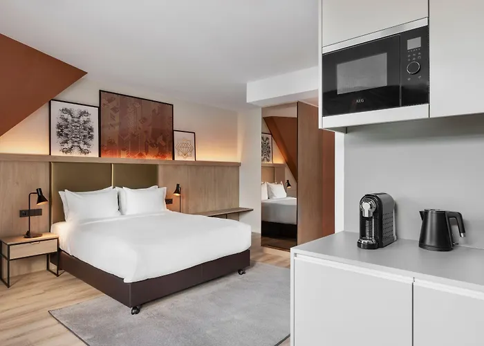 Aparthotel By Marriott East