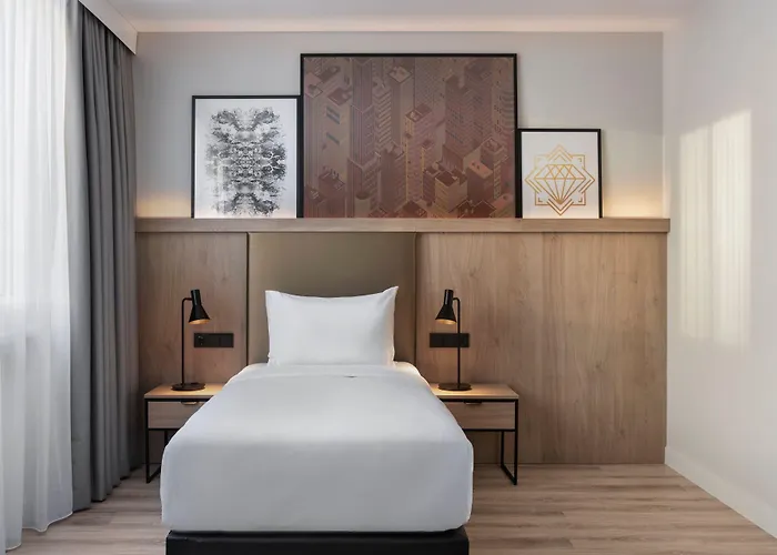 Aparthotel By Marriott East 4*